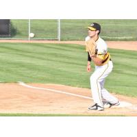 Willmar Stingers take a throw at first